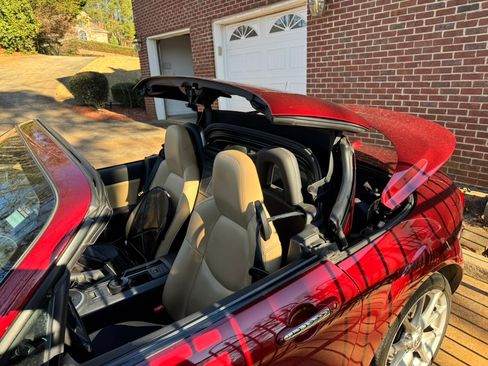 Used 2010 MAZDA MX-5 Miata Grand Touring w/ Premium Pkg image 9