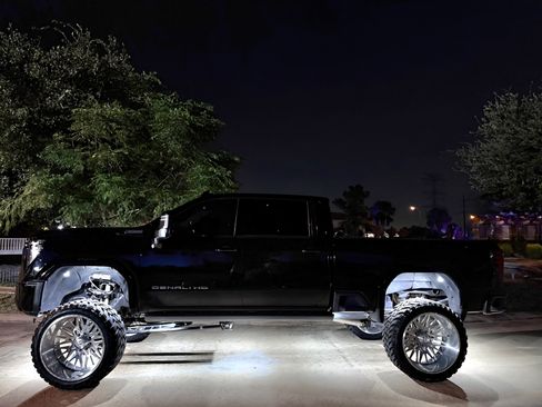 Used 2024 GMC Sierra 2500 Denali w/ Denali Reserve Package image 10