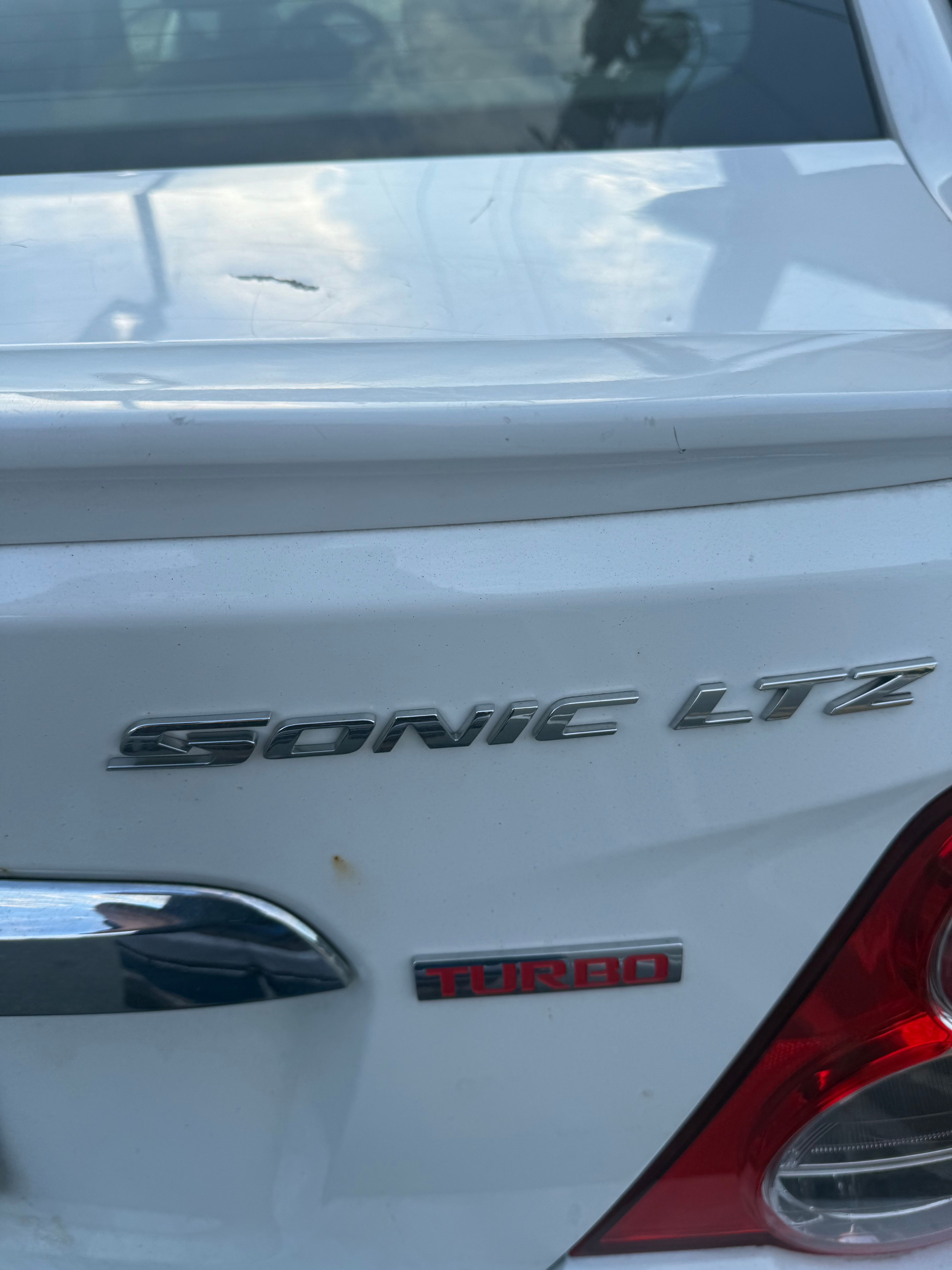 Used 2015 Chevrolet Sonic LTZ FWD image 12