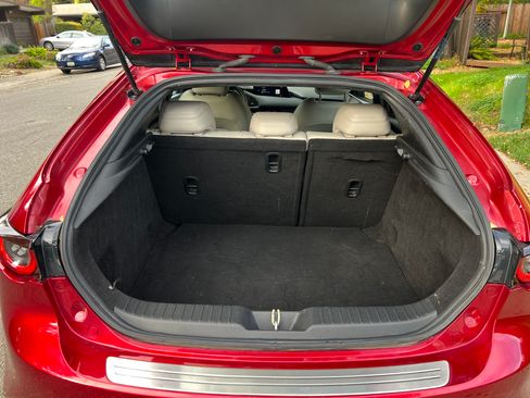 Used 2020 MAZDA MAZDA3 Hatchback w/ Preferred Package image 11