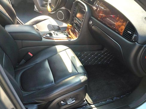 Used 2008 Jaguar XJ8 image 8