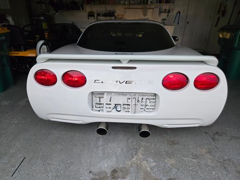 Used 1998 Chevrolet Corvette Coupe w/ Roof Pkg RWD image 31