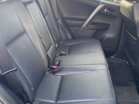 Used 2016 Toyota RAV4 SE image 8