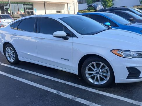 Used 2019 Ford Fusion SE image 4