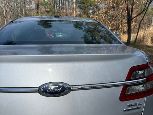 Used 2018 Ford Taurus SEL image 8