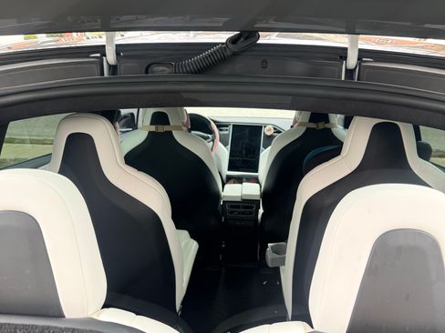 Used 2018 Tesla Model X P100D image 6