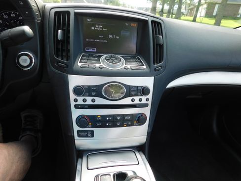 Used 2010 INFINITI G37 Convertible w/ Premium Pkg RWD image 18