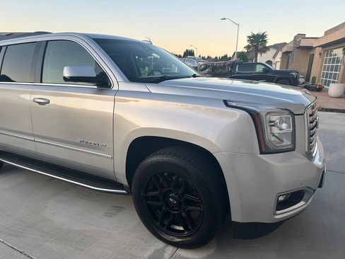 Used 2018 GMC Yukon XL SLT w/ Premium Edition AWD/4WD image 8