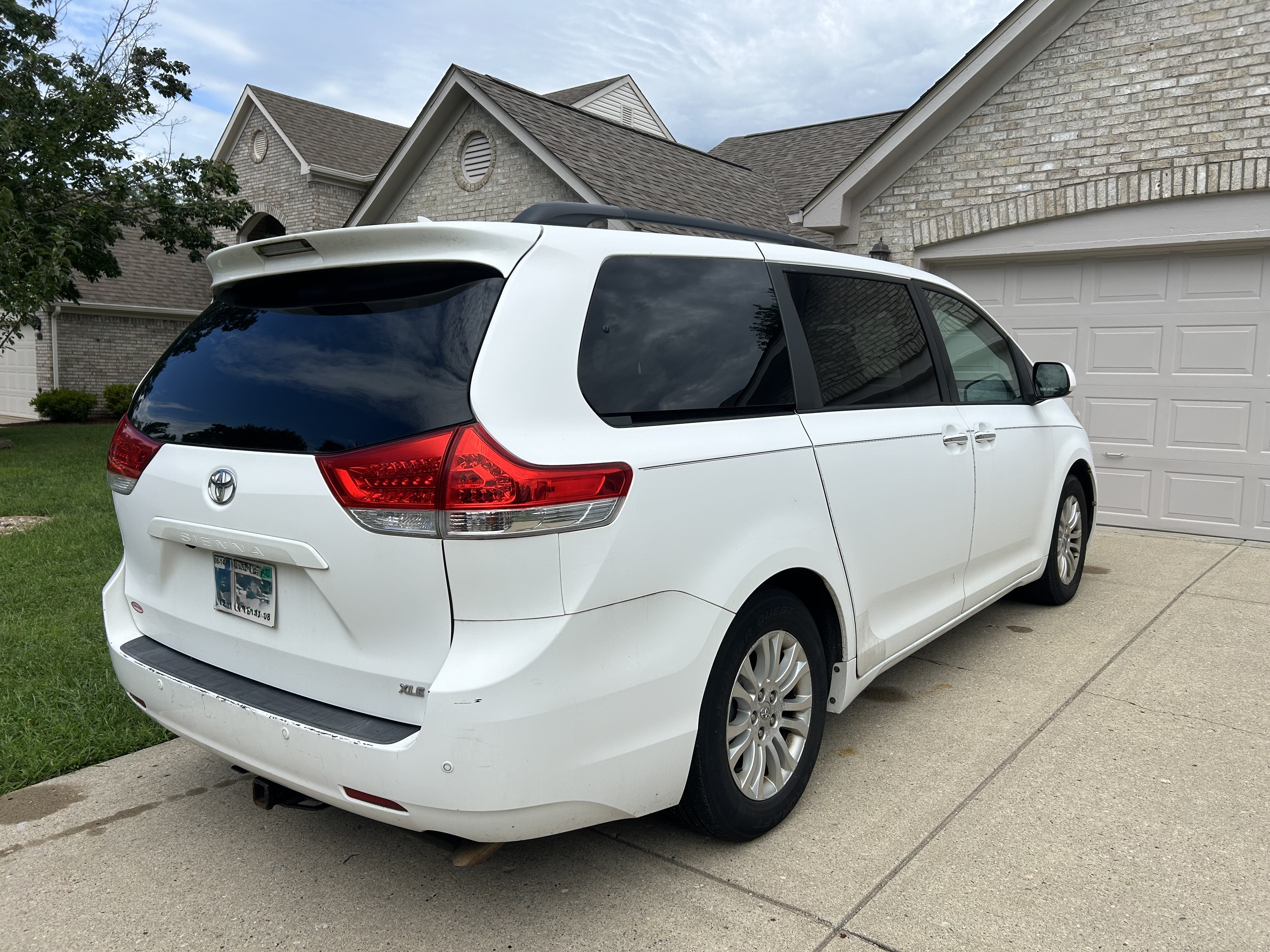 Used 2011 Toyota Sienna XLE w/ Premium Pkg FWD image 5