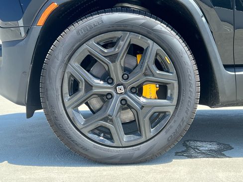 Used 2023 Rivian R1T Adventure image 17