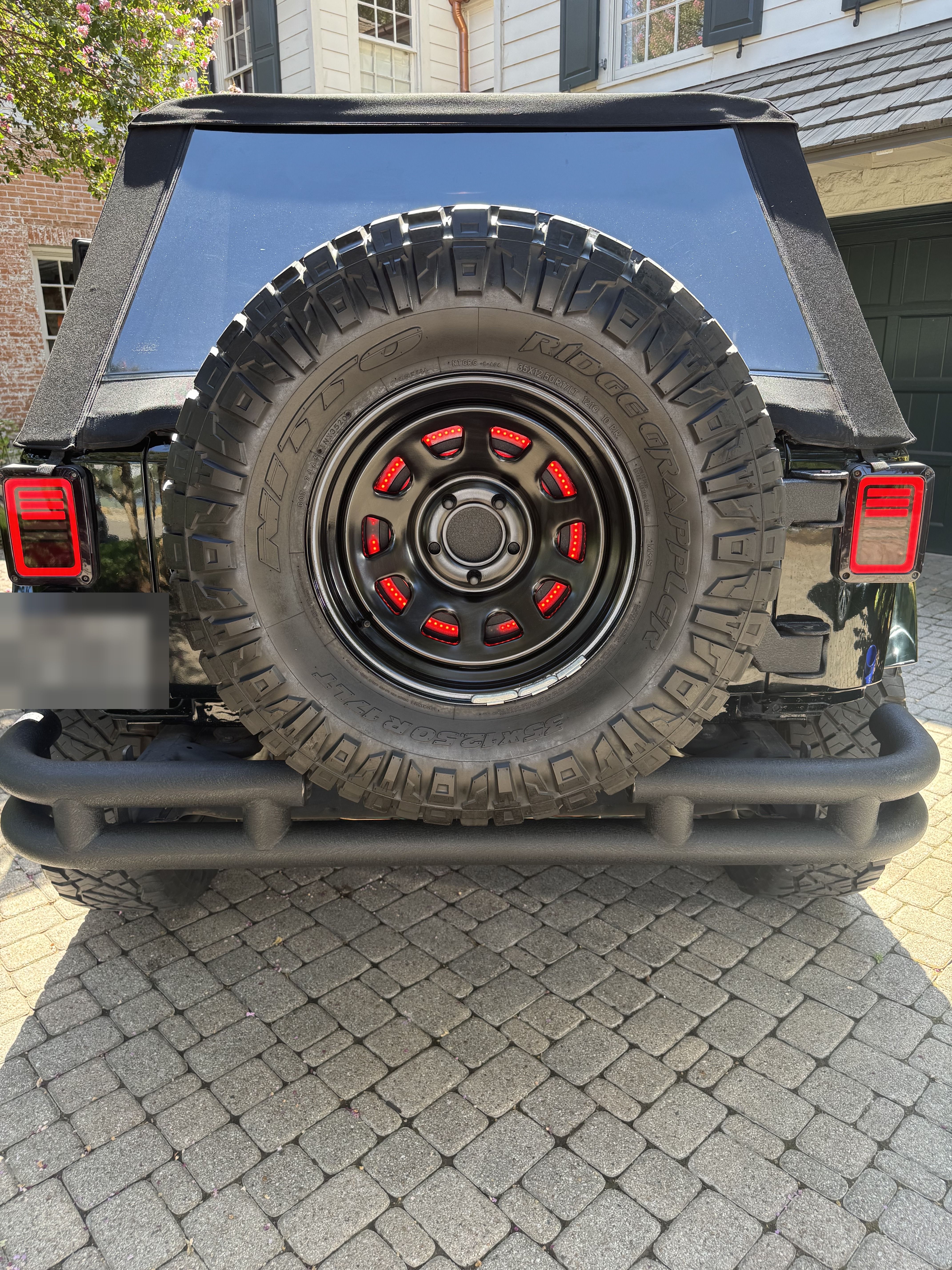 Used 2012 Jeep Wrangler Unlimited Sahara w/ Connectivity Group AWD/4WD image 8