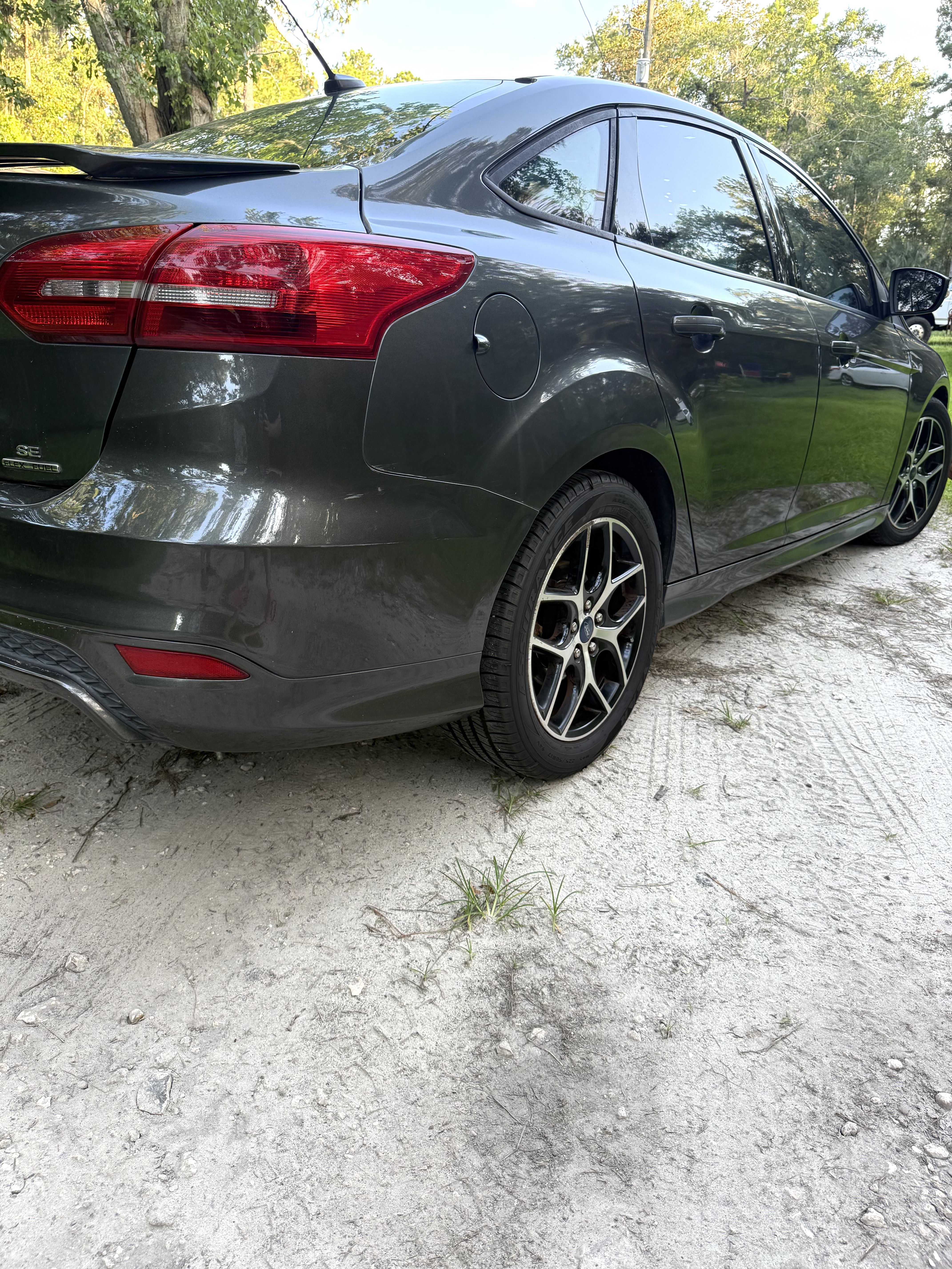 Used 2016 Ford Focus SE w/ SE Sport Package FWD image 6