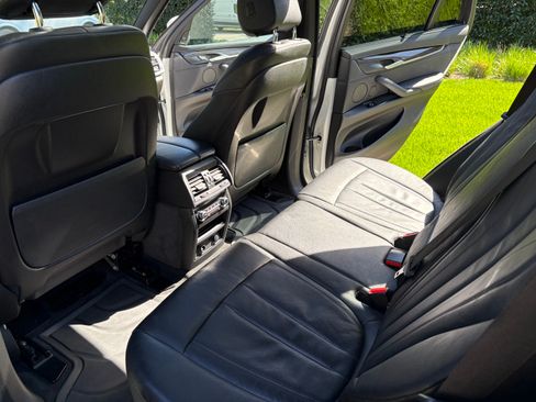 Used 2015 BMW X5 xDrive35d image 11