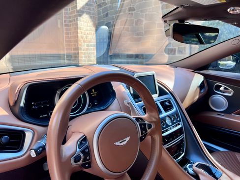 Used 2018 Aston Martin DB11 V8 Coupe 2D image 13