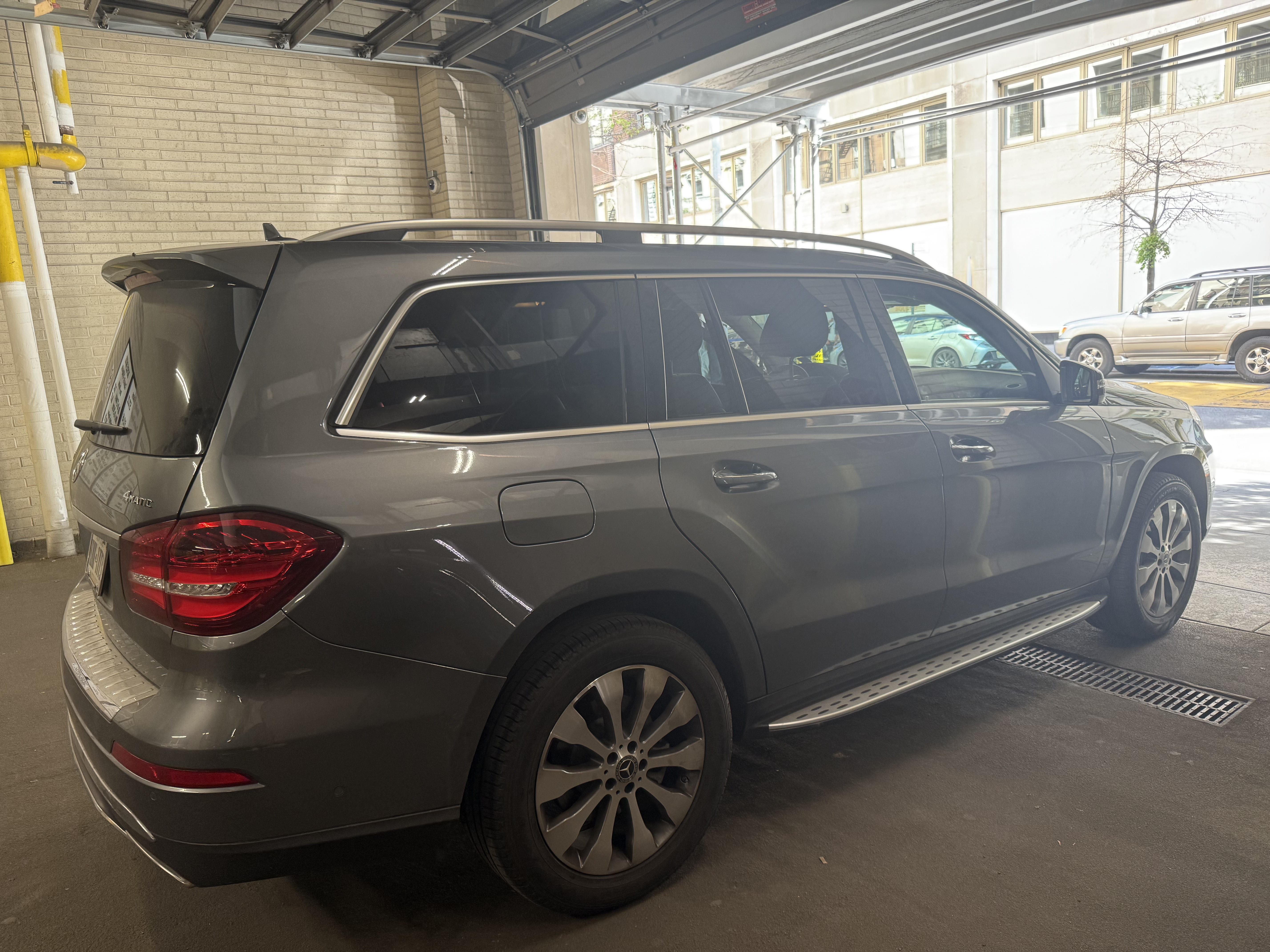 Used 2018 Mercedes-Benz GLS 450 4MATIC image 6
