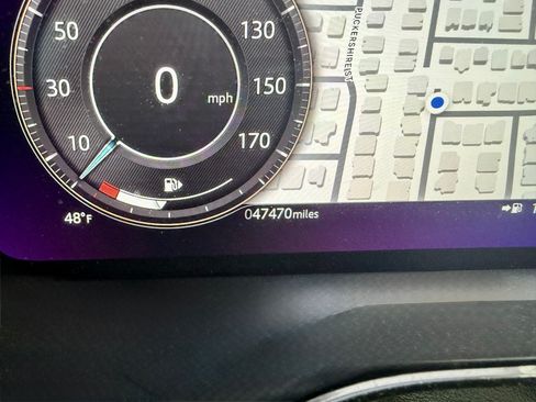 Used 2021 Jaguar XF SE image 12