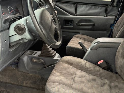 Used 2003 Jeep Wrangler X AWD/4WD image 12
