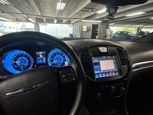 Used 2014 Chrysler 300 S image 4