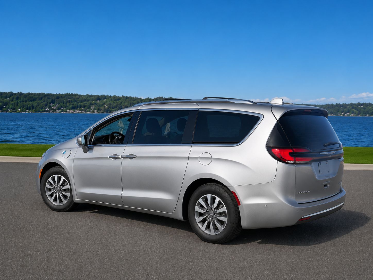 Used 2021 Chrysler Pacifica Touring-L FWD image 15