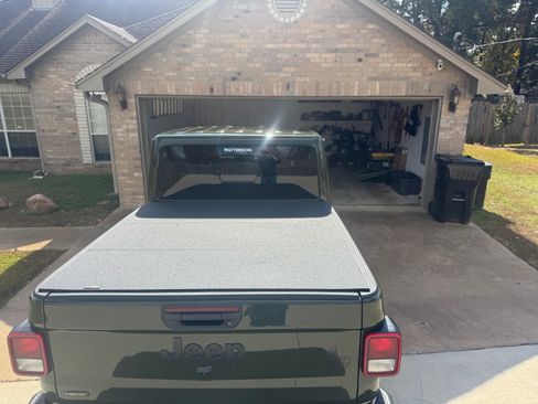 Used 2023 Jeep Gladiator Sport image 6