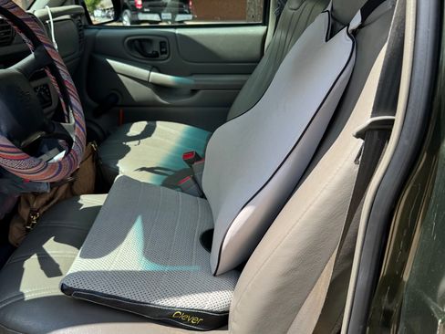 Used 2001 Chevrolet S10 Pickup 2WD Regular Cab image 6