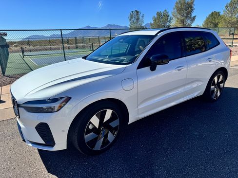 Used 2025 Volvo XC60 T8 Ultra w/ Protection Package Premier image 4