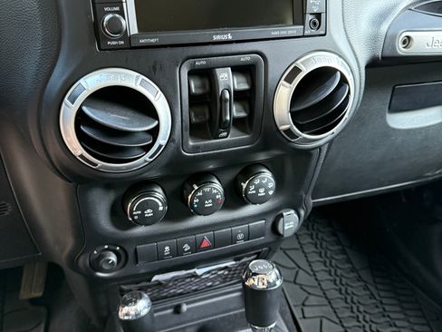 Used 2013 Jeep Wrangler Unlimited Sahara w/ Mopar Chrome Edition Group AWD/4WD image 6