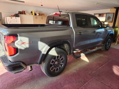 Used 2024 Chevrolet Colorado Z71 w/ Z71 Convenience Package 2