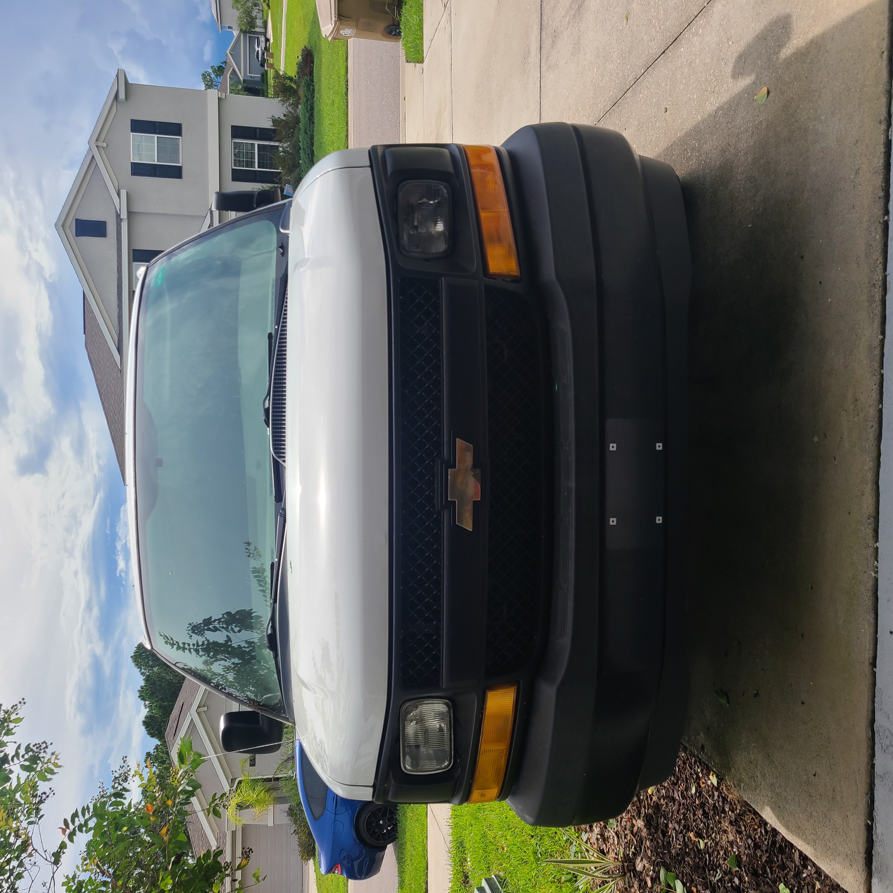 Used 2017 Chevrolet Express 2500 RWD image 1