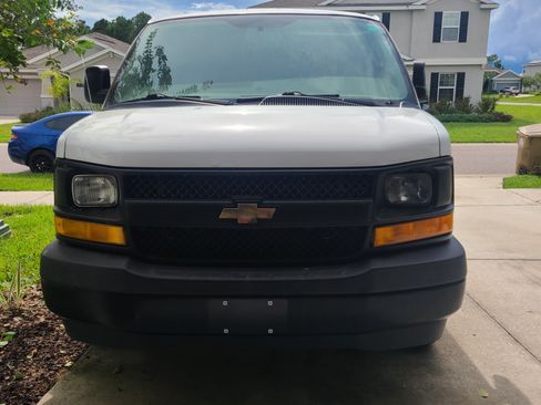 Used 2017 Chevrolet Express 2500 RWD image 1