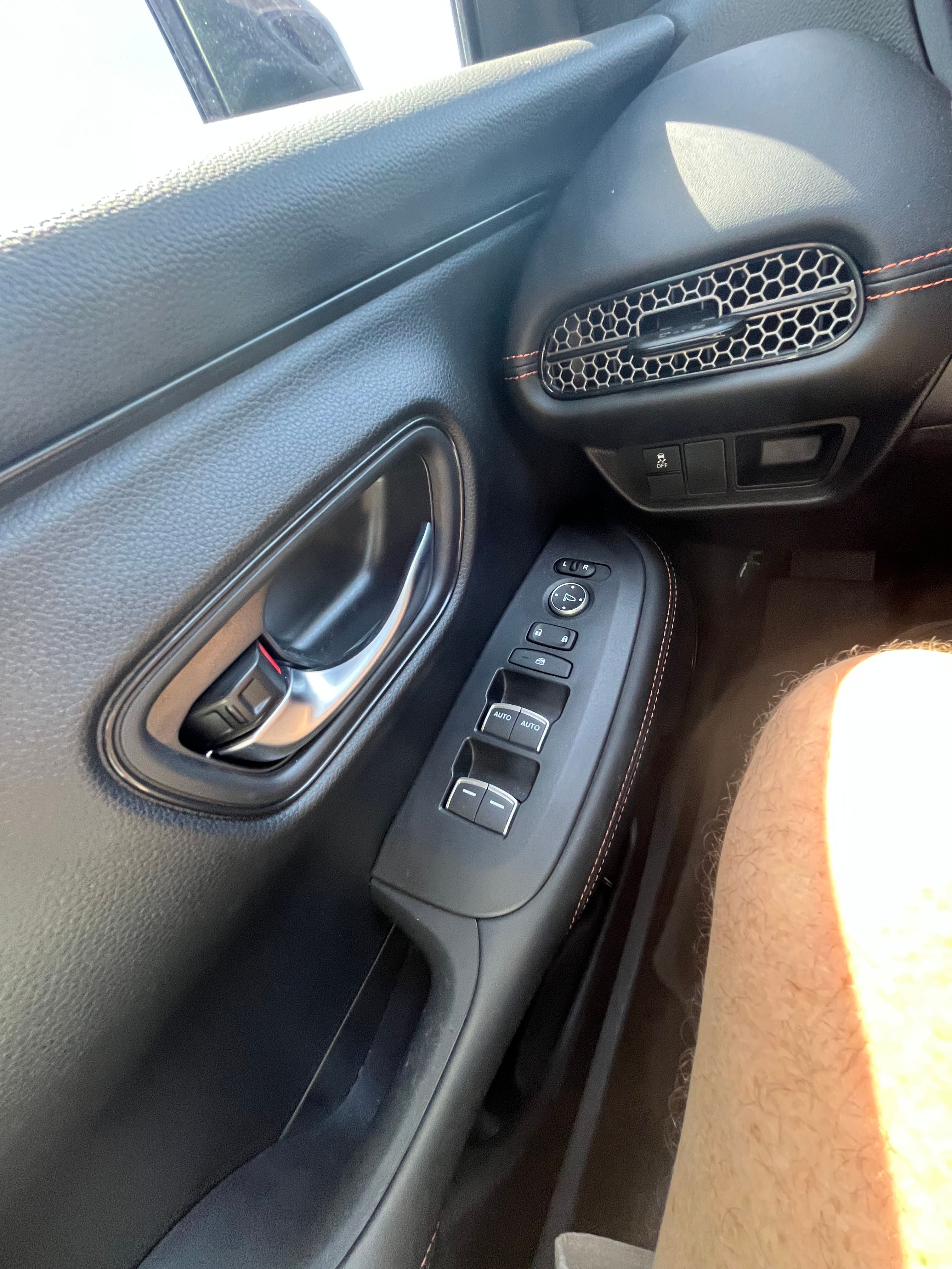 Used 2025 Honda HR-V Sport image 16