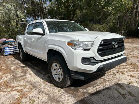 Used 2017 Toyota Tacoma SR image 15
