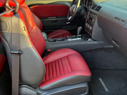 Used 2014 Dodge Challenger SXT image 8