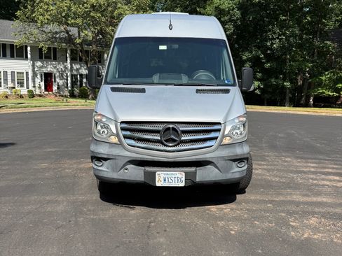 Used 2016 Mercedes-Benz Sprinter 2500 image 15