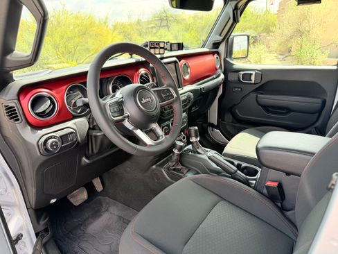 Used 2023 Jeep Gladiator Rubicon w/ Cold Weather Group image 4