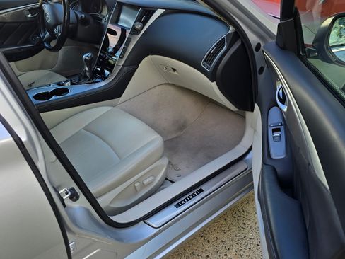 Used 2015 INFINITI Q50 AWD w/ Moonroof Package image 9