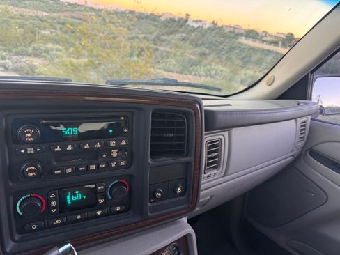 Used 2004 Cadillac Escalade 2WD image 9