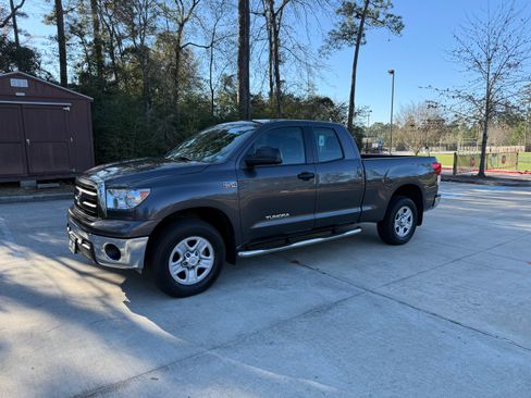 Used 2011 Toyota Tundra 4x4 Double Cab w/ Tow Pkg image 1
