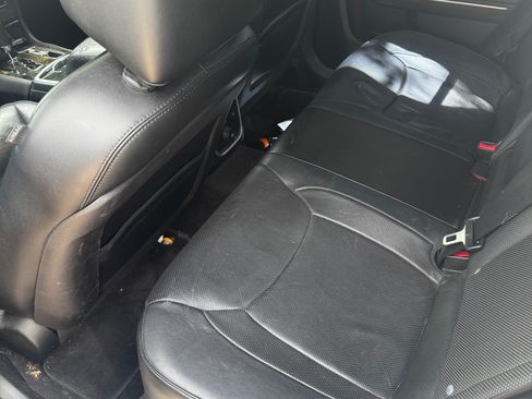 Used 2013 Chrysler 300 C RWD image 9