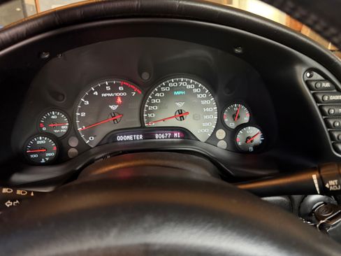 Used 2002 Chevrolet Corvette Convertible w/ Preferred Equipment Group2 RWD image 9
