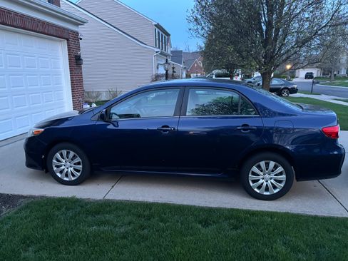 Used 2013 Toyota Corolla LE image 2