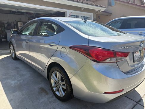 Used 2015 Hyundai Elantra SE FWD image 6