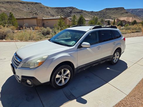 Used 2013 Subaru Outback 2.5i Limited w/ Popular Pkg 1B image 1