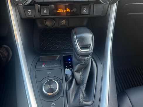 Used 2023 Toyota RAV4 XLE Premium image 8