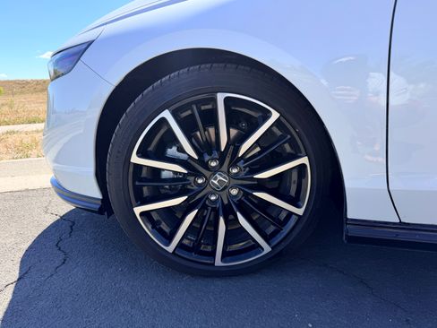 Used 2025 Honda Accord Touring image 10