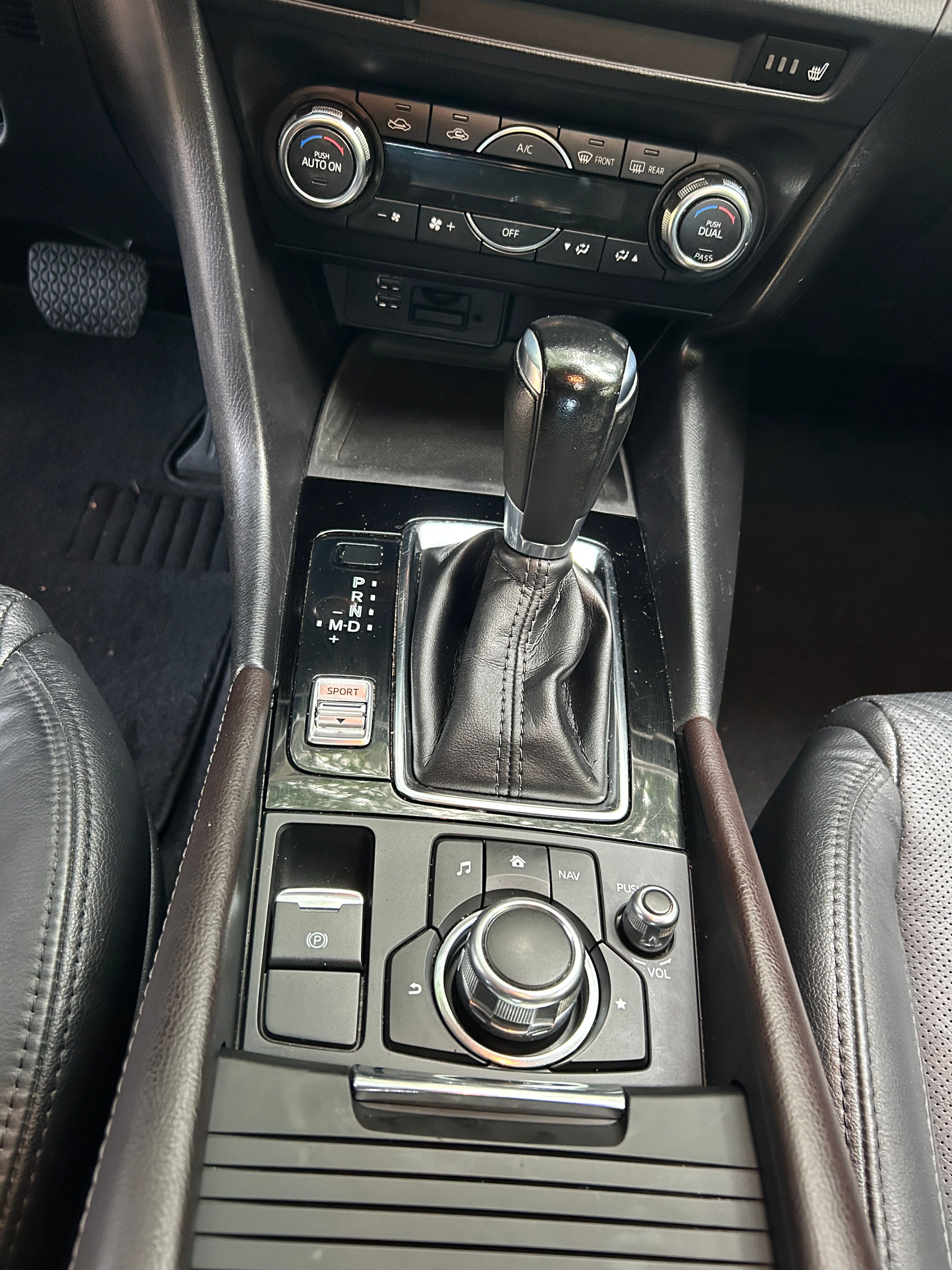 Used 2018 MAZDA MAZDA3 Grand Touring w/ Premium Equipment Package FWD image 17