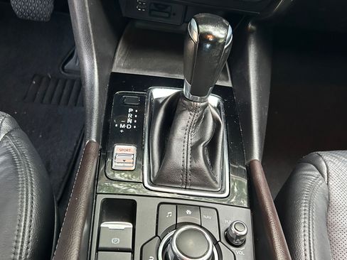 Used 2018 MAZDA MAZDA3 Grand Touring w/ Premium Equipment Package FWD image 17