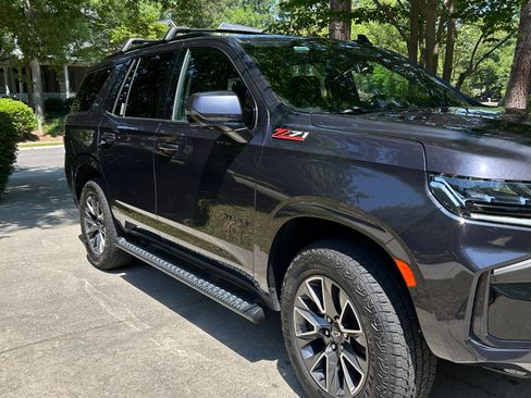 Used 2023 Chevrolet Tahoe Z71 w/ Luxury Package image 2
