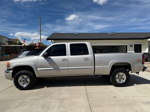 Used 2005 GMC Sierra 2500 SLT w/ Heavy-Duty Power Package AWD/4WD image 5