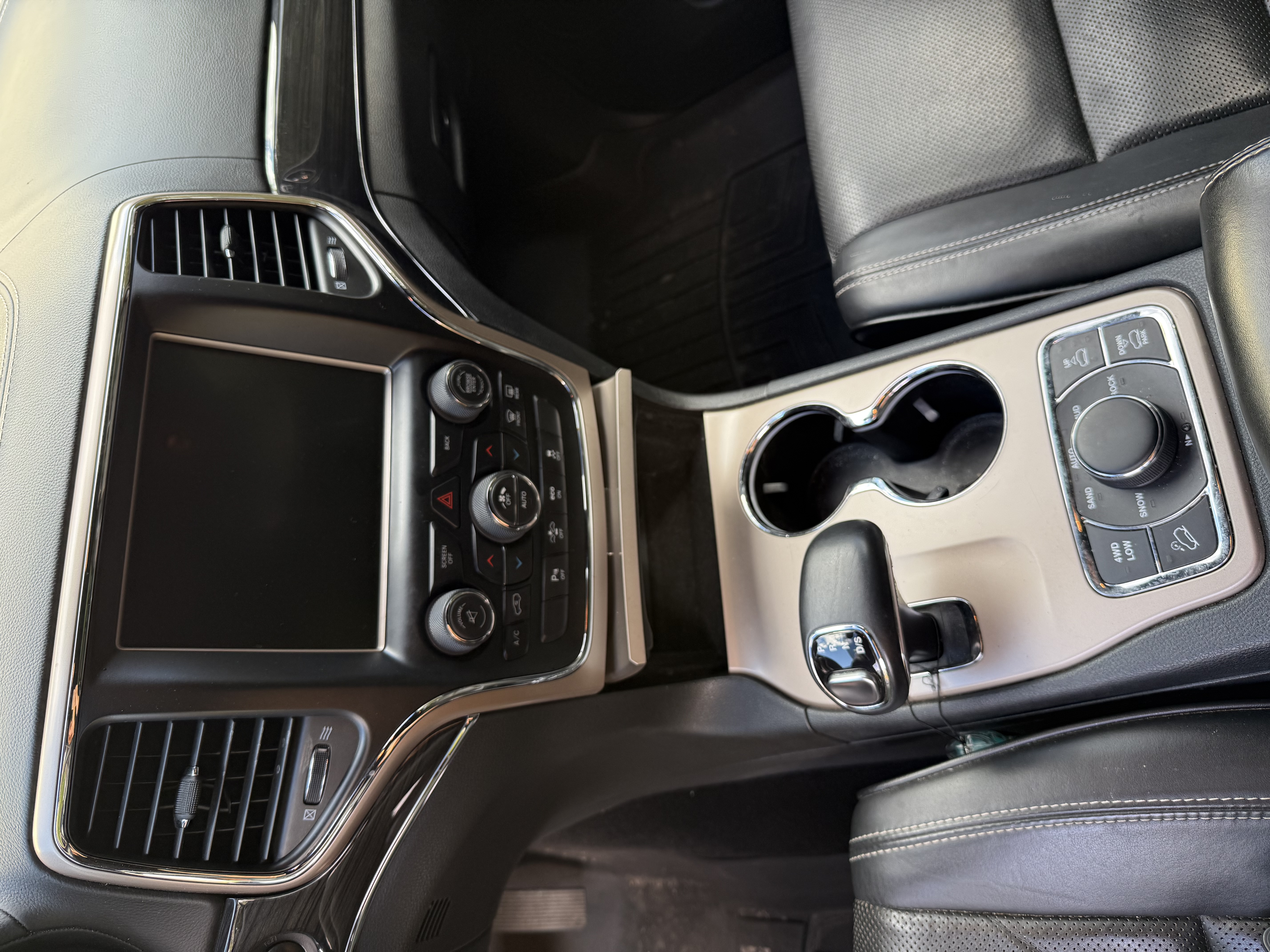 Used 2014 Jeep Grand Cherokee Overland w/ Advanced Technology Group AWD/4WD image 11